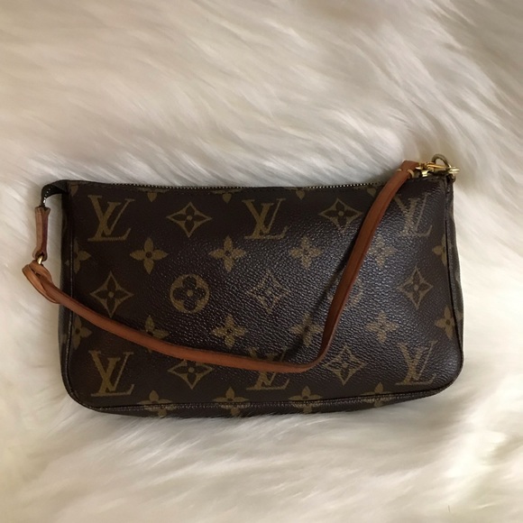 Louis Vuitton Handbags - Louis Vuitton pouchette Wristlet monogram